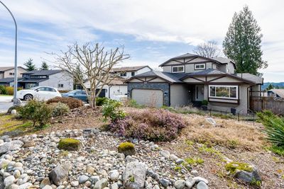 1610 Hemlock Pl, House other with 5 bedrooms, 3 bathrooms and 5 parking in Port Moody BC | Image 2