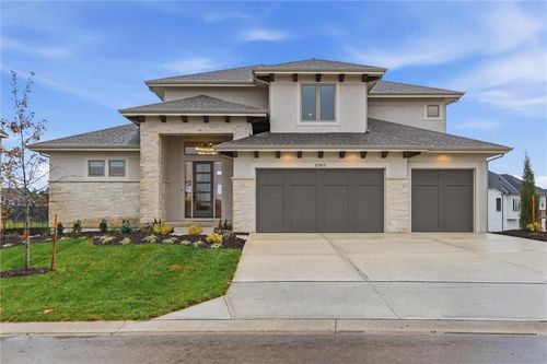 21913 W 99th Ter, Lenexa, KS, 66220-2201 | Card Image