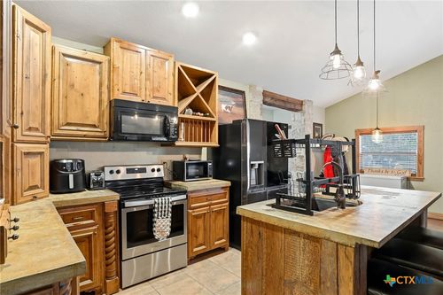 340 Rio Oak, Pipe Creek, TX, 78063-7210 | Card Image