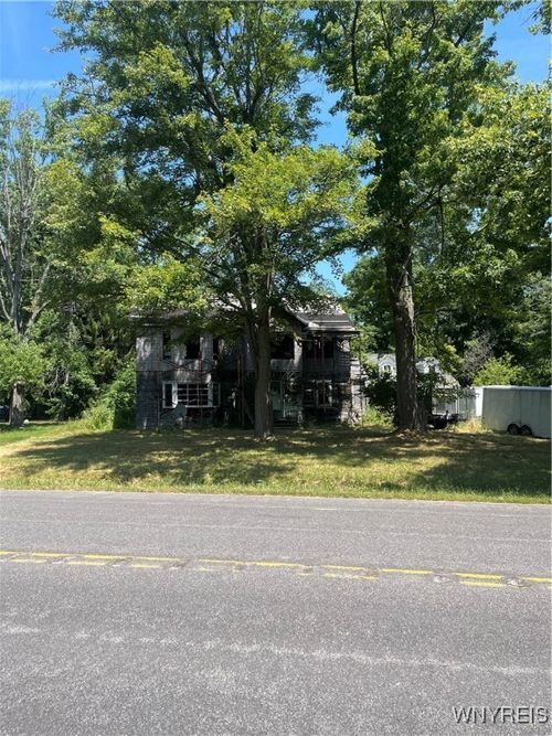 9029 Akron Rd, Akron, NY, 14001-9028 | Card Image