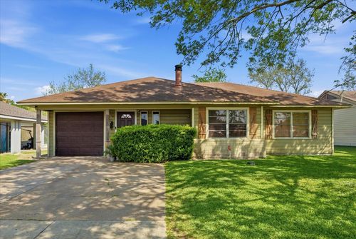 805 S Circle Dr, Baytown, TX, 77520-7245 | Card Image