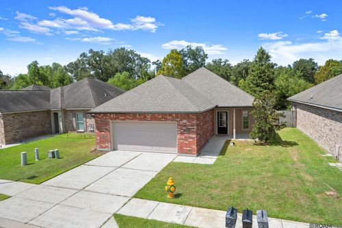 6742 Silver Springs Dr, Greenwell Springs, LA, 70739-4032 | Card Image