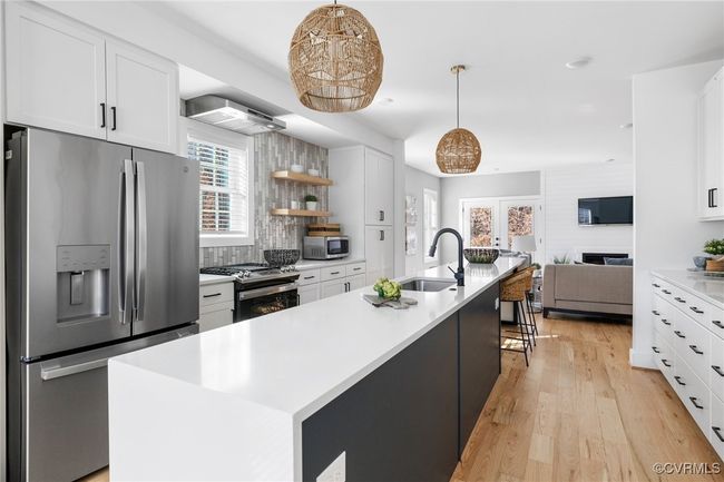Amazing kitchen with stainless appliances. | Image 8