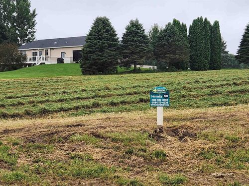 L120 Blue Victoria Drive, Windsor, WI, 53590 | Card Image