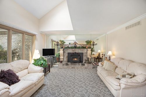 841 Old Milford Farms, Milford, MI, 48381-3370 | Card Image