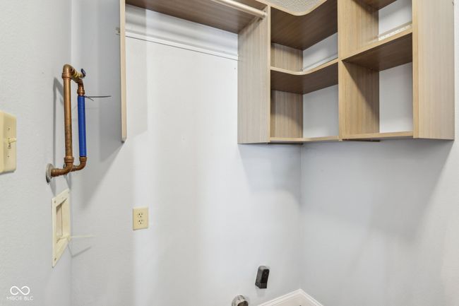 laundry area with baseboards | Image 49