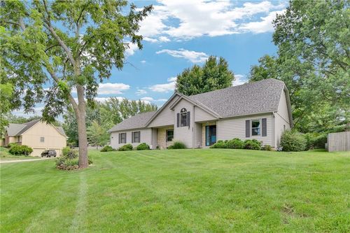 2501 Nw Shady Bend Ln, Lee's Summit, MO, 64081-1965 | Card Image
