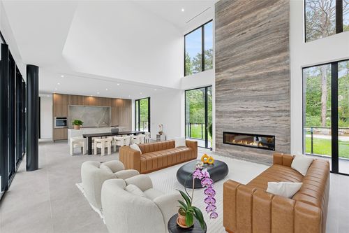 9 Blue Jay Way, East Hampton, NY, 11937-3274 | Card Image