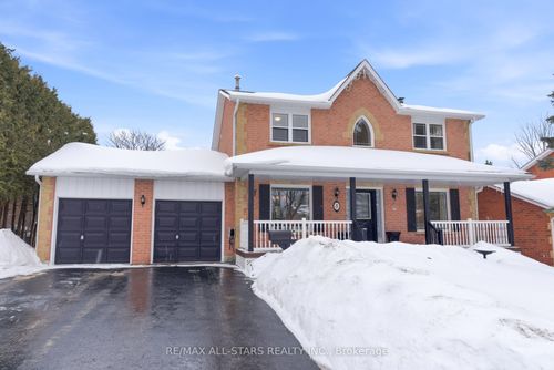 8 Colonel Sharpe Cres, Uxbridge, ON, L9P1T6 | Card Image