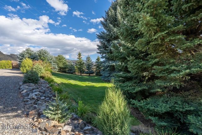 1077 Us Highway 89 S, House other with 3 bedrooms, 3 bathrooms and null parking in Gardiner MT | Image 87