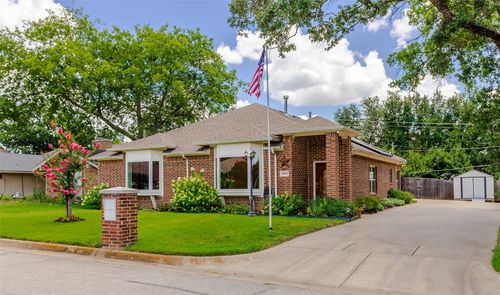 2004 Turf Club Dr, Arlington, TX, 76017-4438 | Card Image