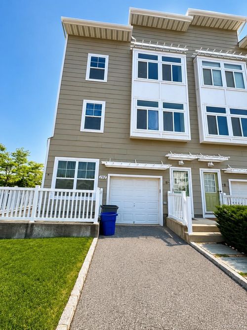 192 White Sands Way, Arverne, NY, 11692-1259 | Card Image