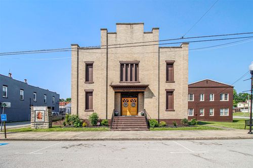 204 Broadway St, Cave City, KY, 42127-8974 | Card Image