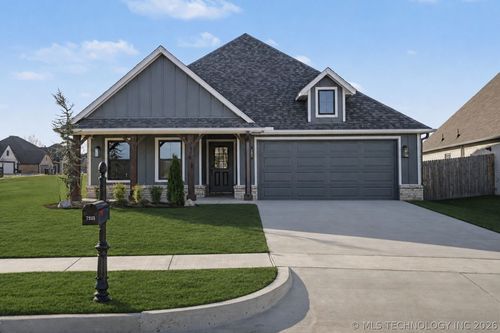 7215 E Queens Pl, Broken Arrow, OK, 74014-2560 | Card Image