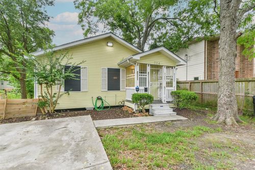 704 E 37th St, Houston, TX, 77022-5024 | Card Image