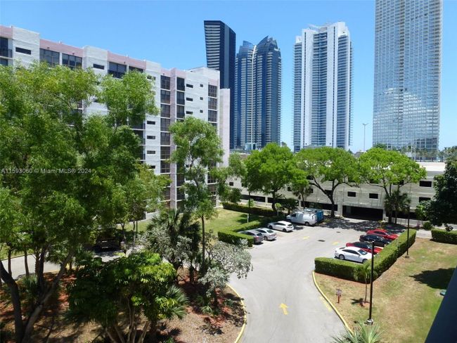 505 - 17011 N Bay Rd, Condo with 2 bedrooms, 2 bathrooms and null parking in Sunny Isles Beach FL | Image 32