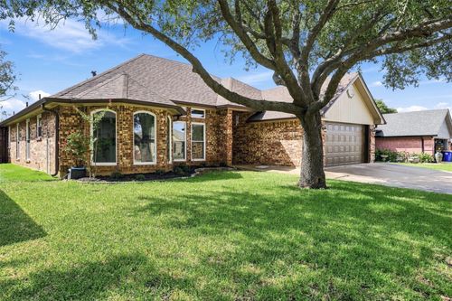 6036 Sundown Dr, Watauga, TX, 76148-1352 | Card Image