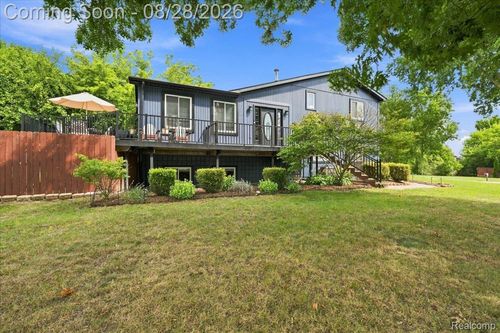 2048 Grace Ave, Rochester Hills, MI, 48309-4130 | Card Image