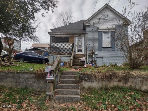 1004 Maple St, Bristol, VA, 24201-4431 | Card Image