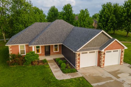 1503 Champions Dr, Marion, IL, 62959-5280 | Card Image