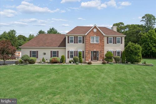 5 Hartnett Way, Millstone Twp, NJ, 08510-9412 | Card Image