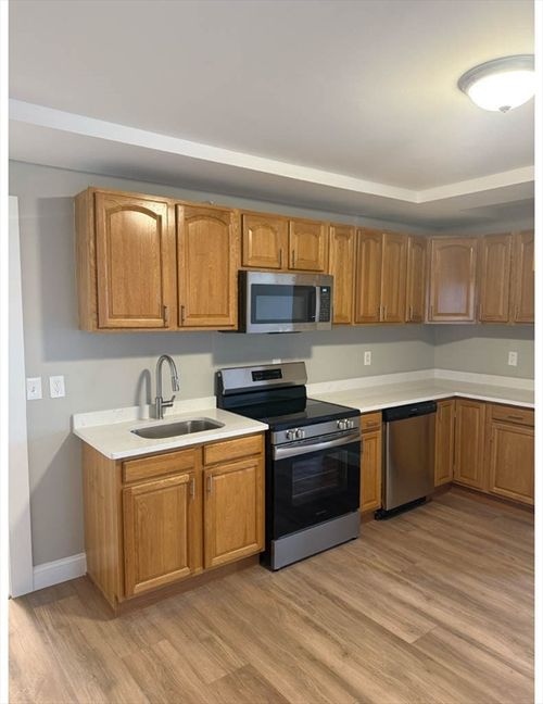 apt-2r-43 Arthur St, Brockton, MA, 02302-1715 | Card Image