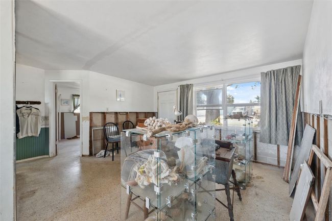 Living Room | Image 18