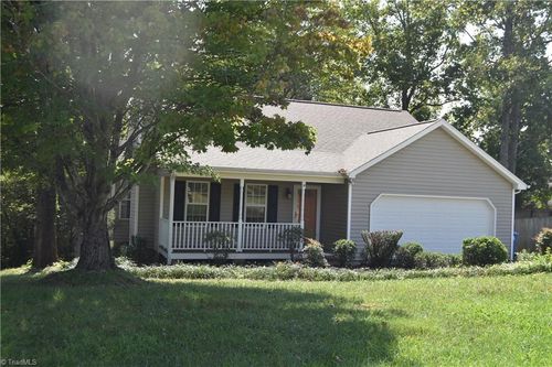 3704 Signet Dr, Winston-Salem, NC, 27101-2254 | Card Image
