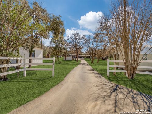 390 Galveston St, Bandera, TX, 78003-6009 | Card Image