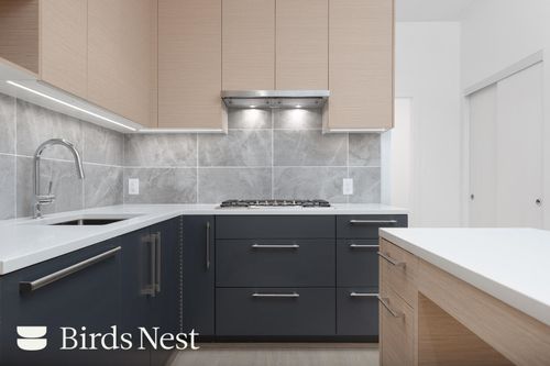 8874 Osler St, Vancouver, BC, V6P4G2 | Card Image