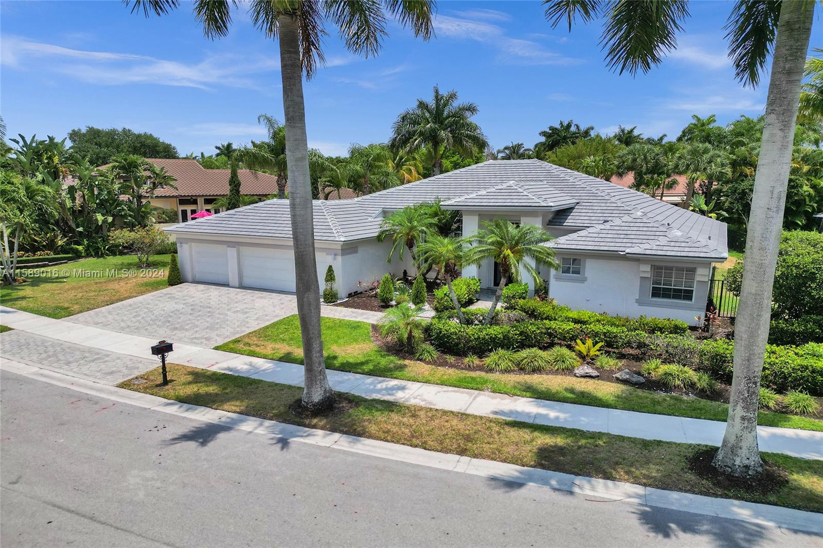 Eagle Watch Ln, Weston, FL 33327