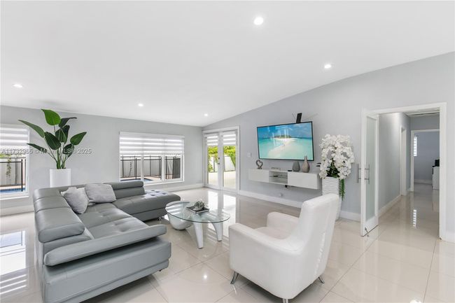 9485 Thanksgiving Dr, House other with 4 bedrooms, 3 bathrooms and null parking in Cutler Bay FL | Image 4