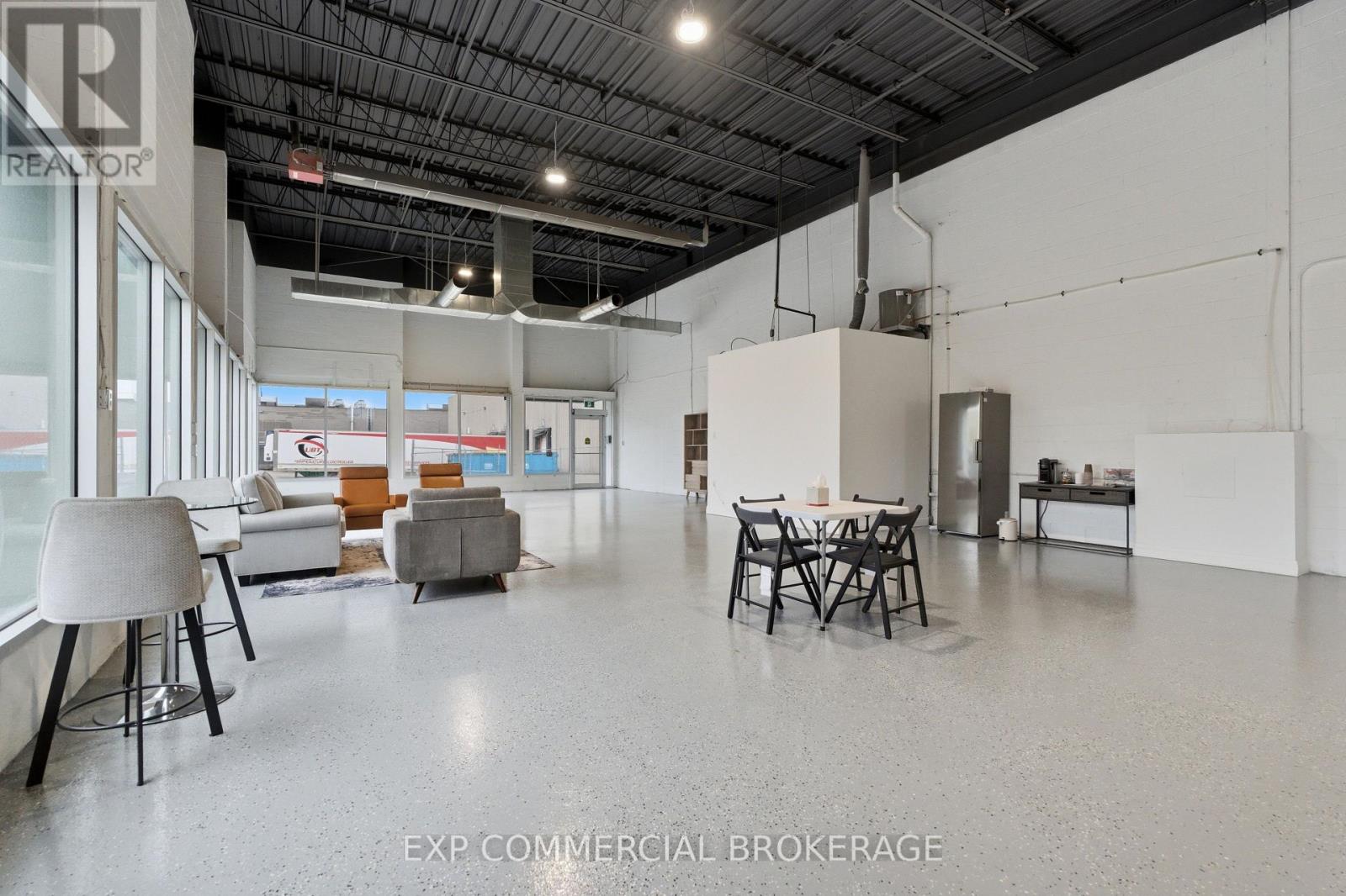Commercial Sale in Toronto (West Humber-Clairville) 2