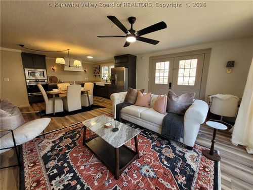 1662 Connell Rd, Charleston, WV, 25314-2513 | Card Image