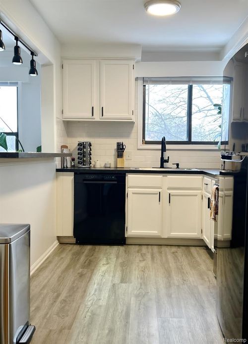 apt-201-25901 Woodward Ave, Royal Oak, MI, 48067-0951 | Card Image