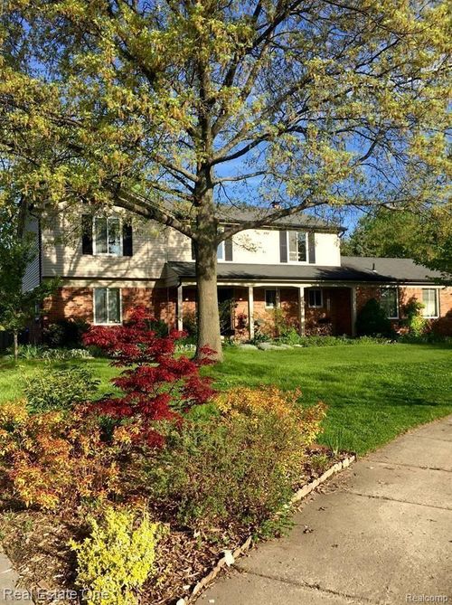 5837 Folkstone Dr, Troy, MI, 48085-3148 | Card Image