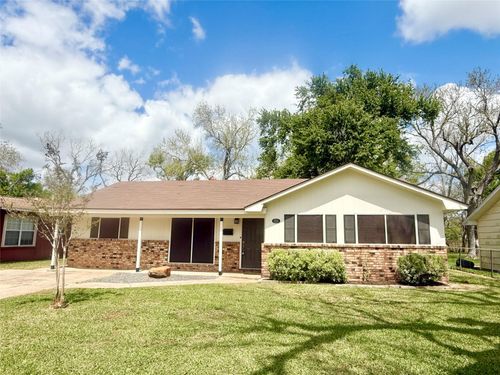 523 Wisteria St, Lake Jackson, TX, 77566-5516 | Card Image