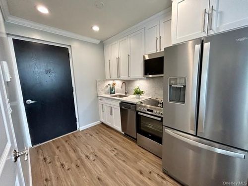 apt-384-265 Main St, East Islip, NY, 11730-2741 | Card Image