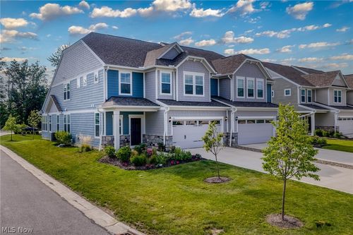 160 Lake Balaton Dr, Cleveland, OH, 44128-5703 | Card Image