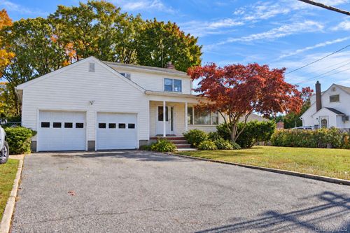 131 Irish Lane, Islip, NY, 11730 | Card Image
