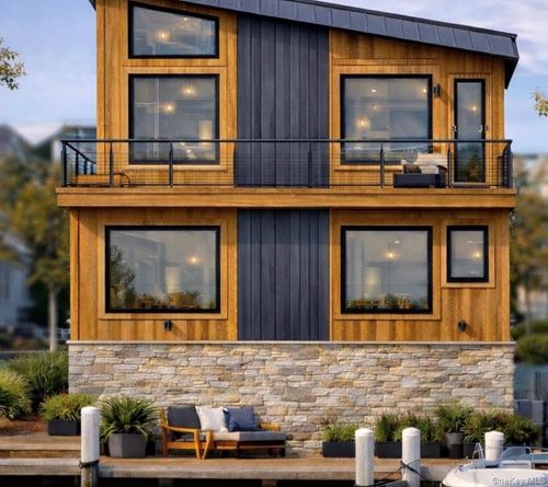 121 B Garfield St, Freeport, NY, 11520-5613 | Card Image