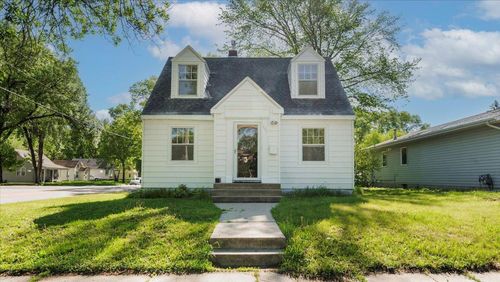 401 Julii St, Willmar, MN, 56201-4347 | Card Image