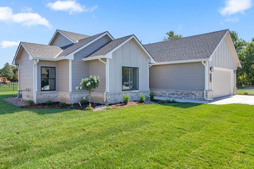 5016 N Highland St, Bel Aire, KS, 67220-2800 | Card Image