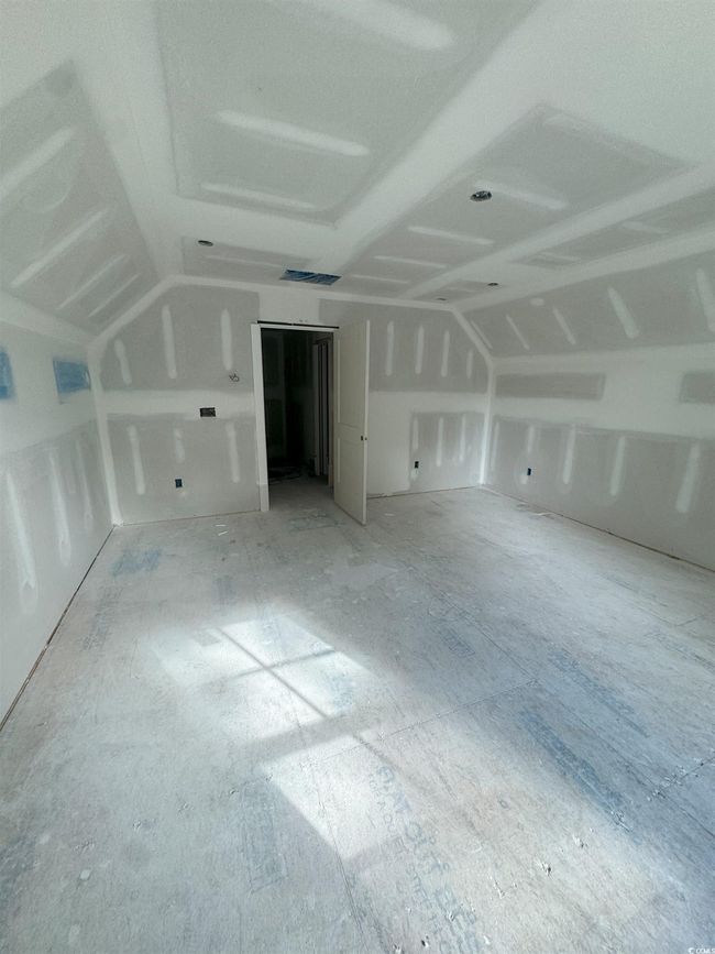 Bonus room with vaulted ceiling | Image 35