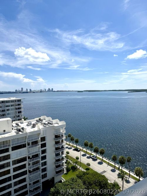 1702-1450 Brickell Bay Drive, Miami, FL, 33131 | Card Image