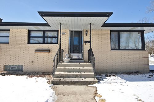 18202 Locust St, Lansing, IL, 60438-2643 | Card Image