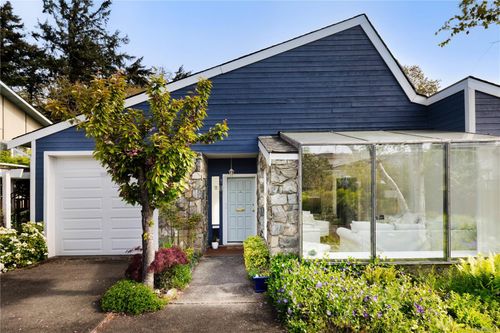 4395 Robinwood Dr, Victoria, BC, V8N5R7 | Card Image