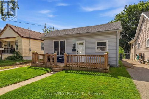 35 Mackay Ave, London, ON, N6J2V1 | Card Image