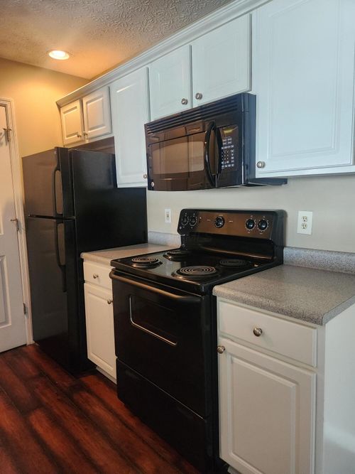 5423 Garden Rdg, Columbus, OH, 43228-7221 | Card Image