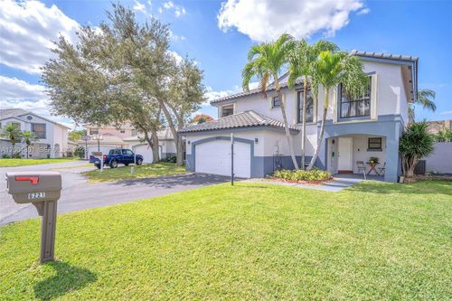 6221 Manchester Ln, Davie, FL, 33331-2971 | Card Image